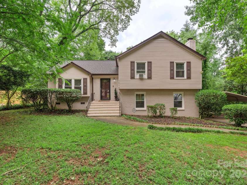 1914 Bonnie Lane, Charlotte, NC 28213.  MLS# CAR4292204, YatesRealty ID 34431. 