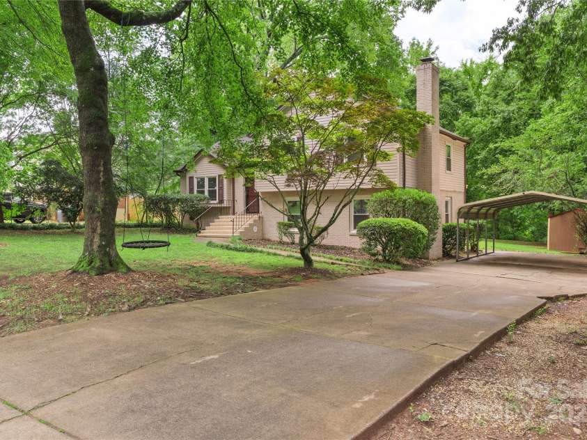 1914 Bonnie Lane, Charlotte, NC 28213.  MLS# CAR4292204, YatesRealty ID 34431. 
