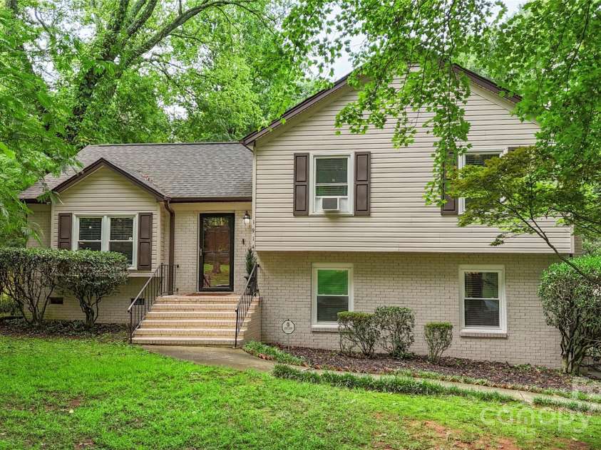 1914 Bonnie Lane, Charlotte, NC 28213.  MLS# CAR4292204, YatesRealty ID 34431. 