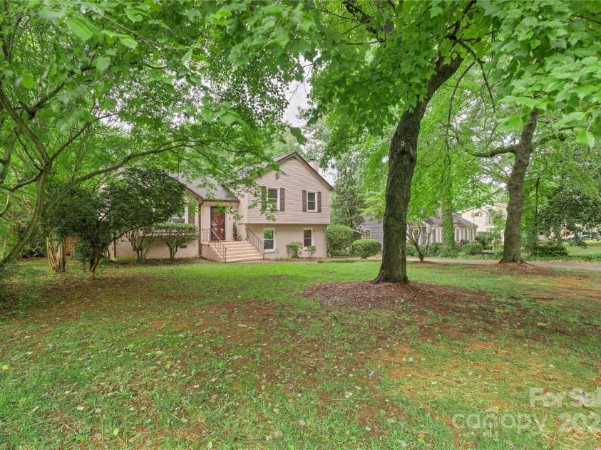 1914 Bonnie Lane, Charlotte, NC 28213.  MLS# CAR4292204, YatesRealty ID 34431. 