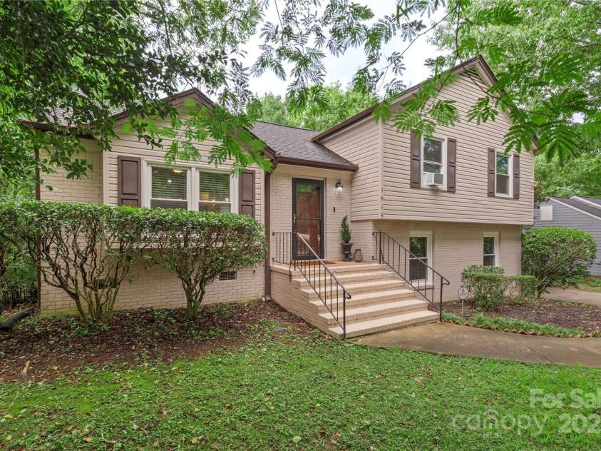 1914 Bonnie Lane, Charlotte, NC 28213.  MLS# CAR4292204, YatesRealty ID 34431. 