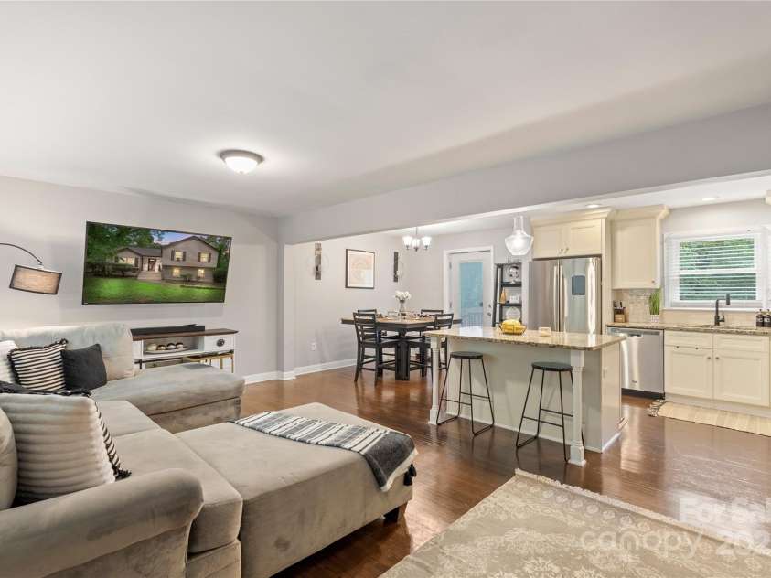 1914 Bonnie Lane, Charlotte, NC 28213.  MLS# CAR4292204, YatesRealty ID 34431. 
