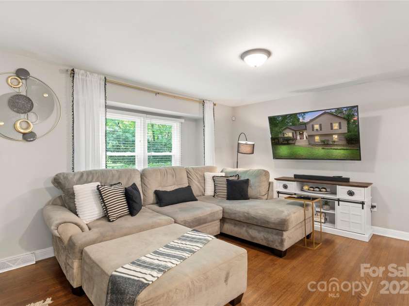 1914 Bonnie Lane, Charlotte, NC 28213.  MLS# CAR4292204, YatesRealty ID 34431. 