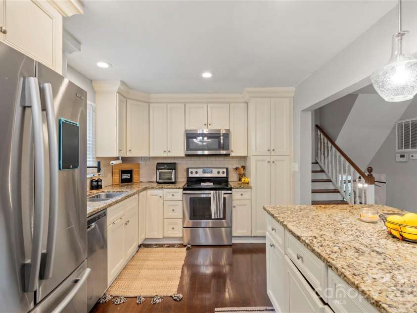 1914 Bonnie Lane, Charlotte, NC 28213.  MLS# CAR4292204, YatesRealty ID 34431. 