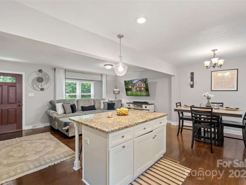 1914 Bonnie Lane, Charlotte, NC 28213.  MLS# CAR4292204, YatesRealty ID 34431. 