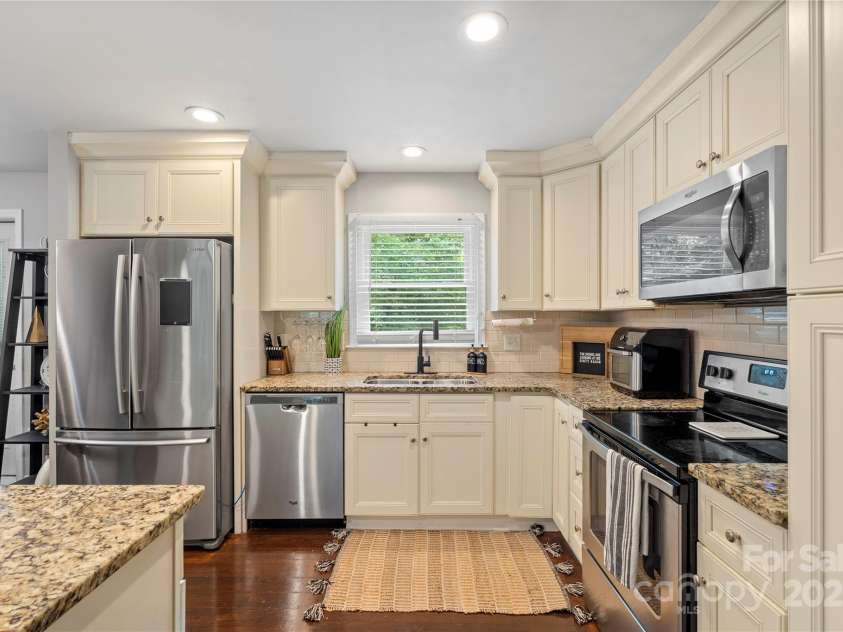 1914 Bonnie Lane, Charlotte, NC 28213.  MLS# CAR4292204, YatesRealty ID 34431. 