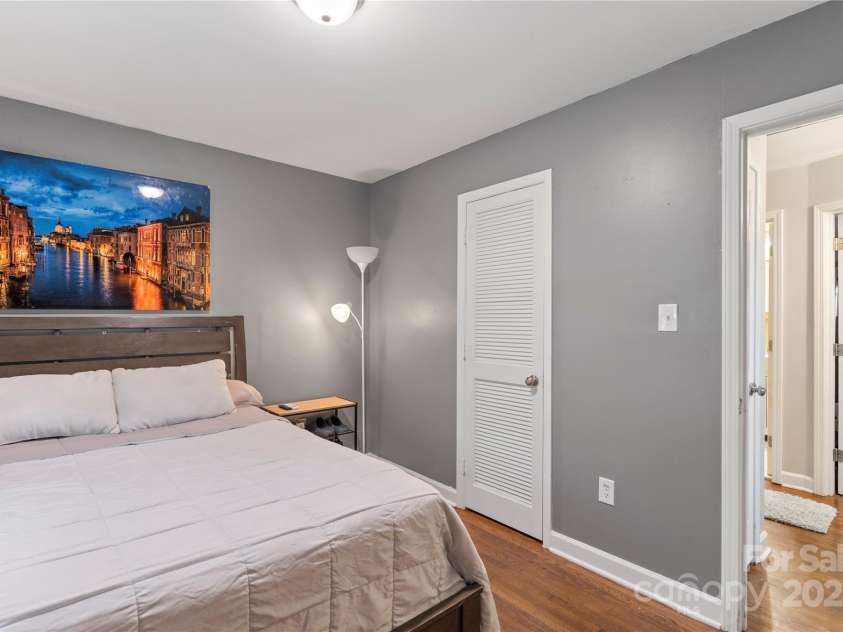 1914 Bonnie Lane, Charlotte, NC 28213.  MLS# CAR4292204, YatesRealty ID 34431. 