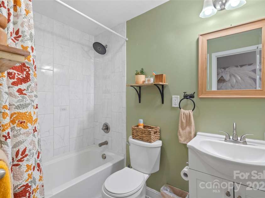1914 Bonnie Lane, Charlotte, NC 28213.  MLS# CAR4292204, YatesRealty ID 34431. 