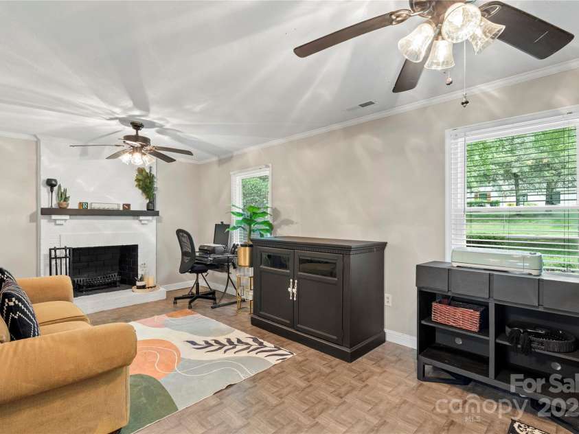 1914 Bonnie Lane, Charlotte, NC 28213.  MLS# CAR4292204, YatesRealty ID 34431. 