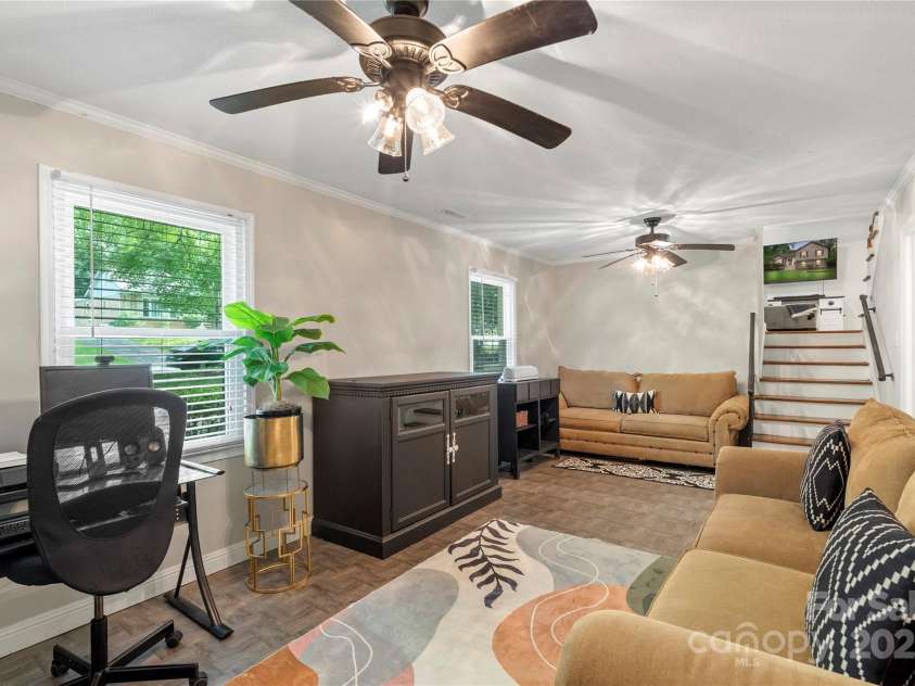 1914 Bonnie Lane, Charlotte, NC 28213.  MLS# CAR4292204, YatesRealty ID 34431. 