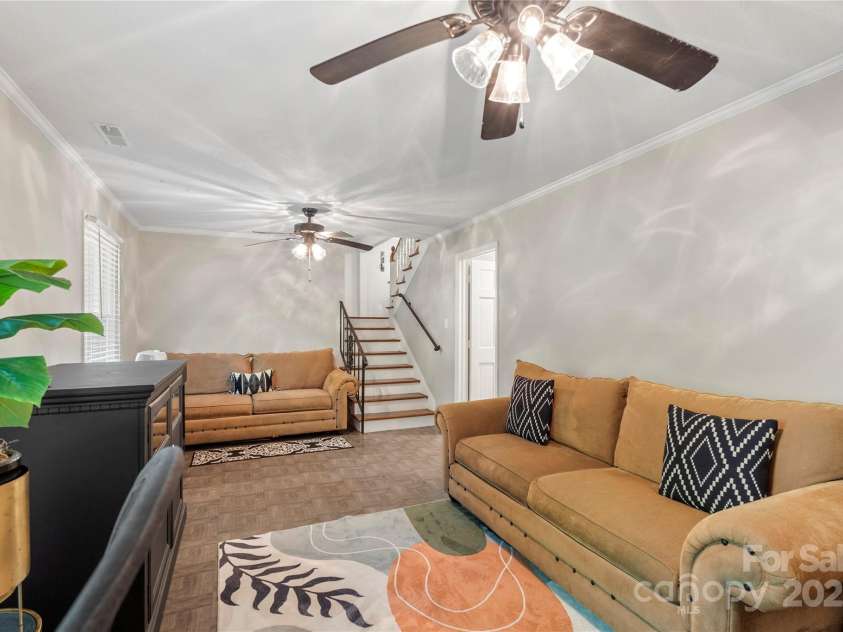 1914 Bonnie Lane, Charlotte, NC 28213.  MLS# CAR4292204, YatesRealty ID 34431. 