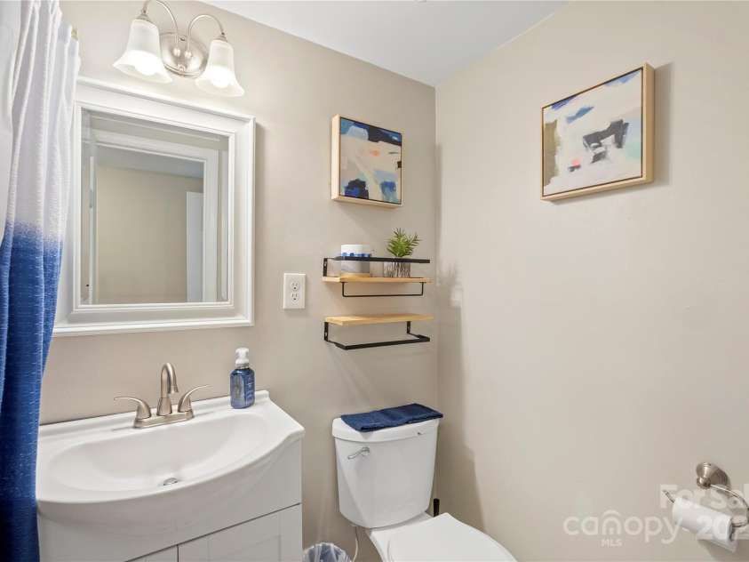 1914 Bonnie Lane, Charlotte, NC 28213.  MLS# CAR4292204, YatesRealty ID 34431. 