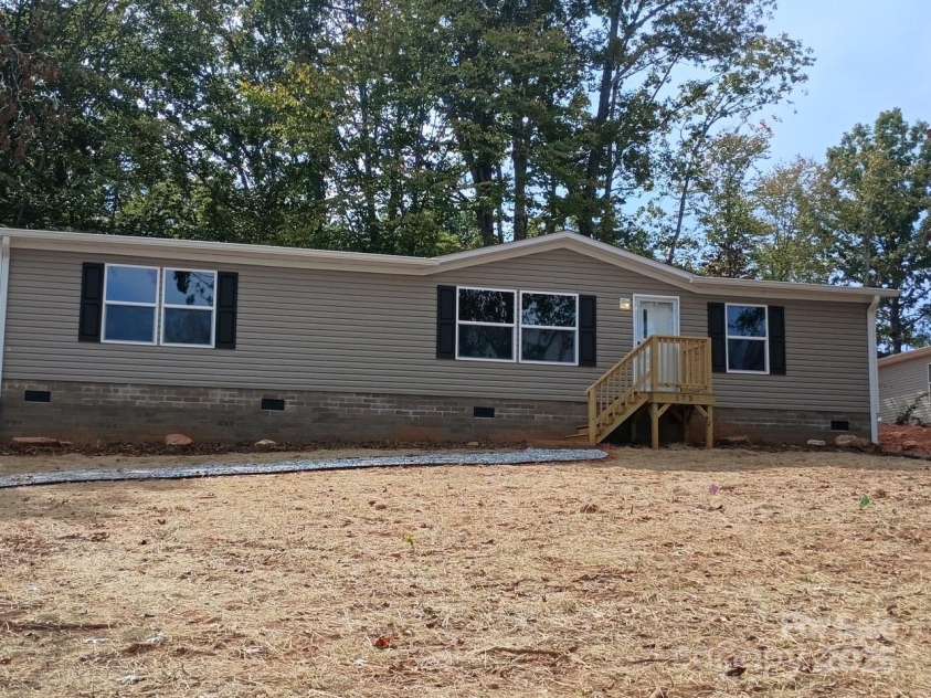 175 Shilah Lane Drive, Nebo, NC 28761.  MLS# CAR4289427, YatesRealty ID 34432. 