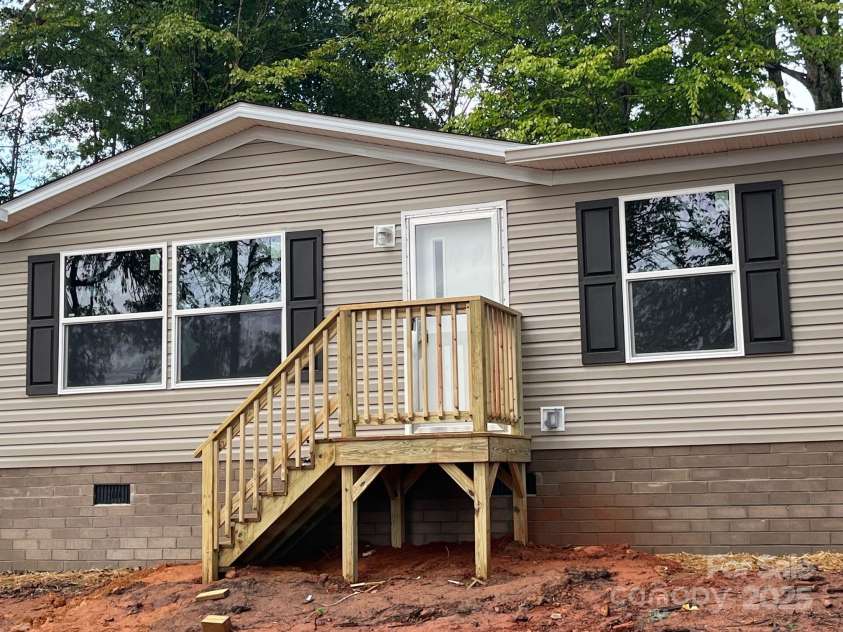 175 Shilah Lane Drive, Nebo, NC 28761.  MLS# CAR4289427, YatesRealty ID 34432. 