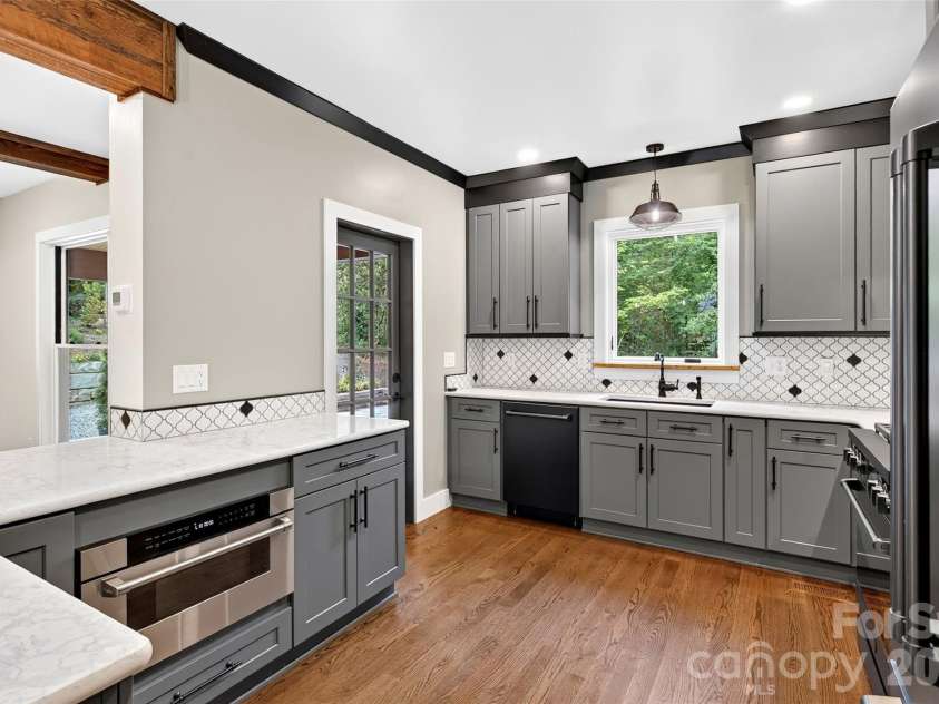 78 Tupper Road, Black Mountain, NC 28711.  MLS# CAR4396605, YatesRealty ID 34432. 