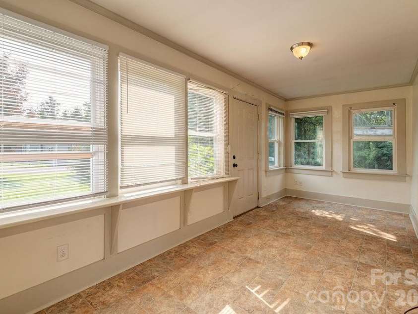 648 Lakeshore Drive, Asheville, NC 28804.  MLS# CAR4398903, YatesRealty ID 34433. 