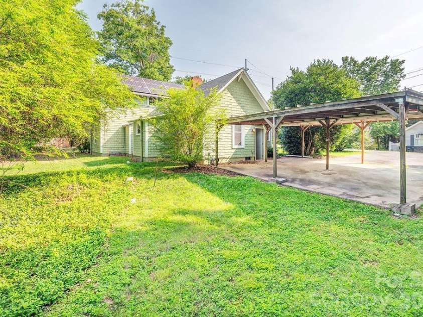 648 Lakeshore Drive, Asheville, NC 28804.  MLS# CAR4398903, YatesRealty ID 34433. 
