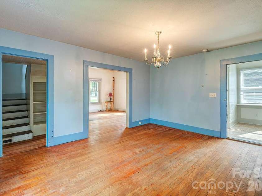 648 Lakeshore Drive, Asheville, NC 28804.  MLS# CAR4398903, YatesRealty ID 34433. 