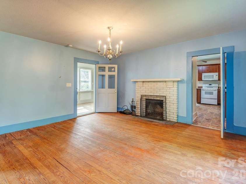 648 Lakeshore Drive, Asheville, NC 28804.  MLS# CAR4398903, YatesRealty ID 34433. 