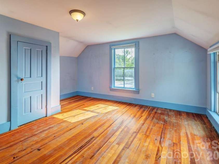 648 Lakeshore Drive, Asheville, NC 28804.  MLS# CAR4398903, YatesRealty ID 34433. 