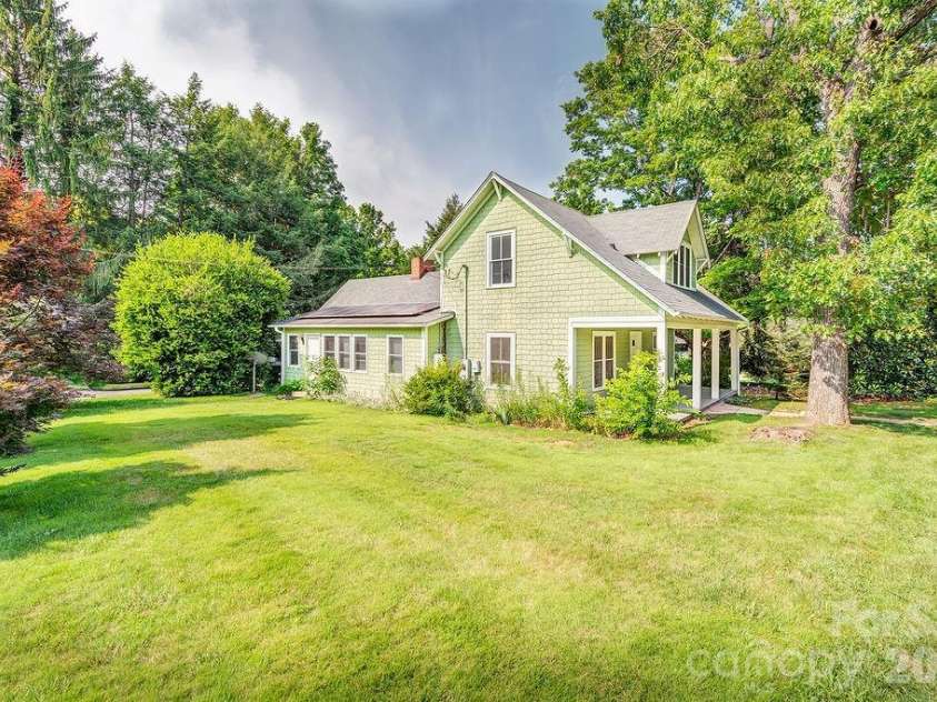 648 Lakeshore Drive, Asheville, NC 28804.  MLS# CAR4398903, YatesRealty ID 34433. 