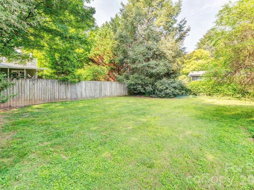648 Lakeshore Drive, Asheville, NC 28804.  MLS# CAR4398903, YatesRealty ID 34433. 