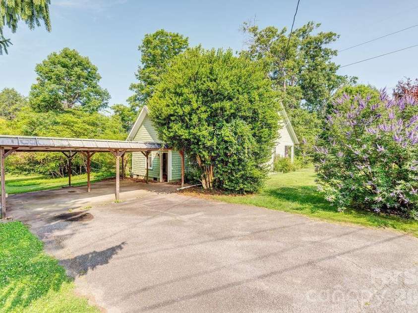 648 Lakeshore Drive, Asheville, NC 28804.  MLS# CAR4398903, YatesRealty ID 34433. 
