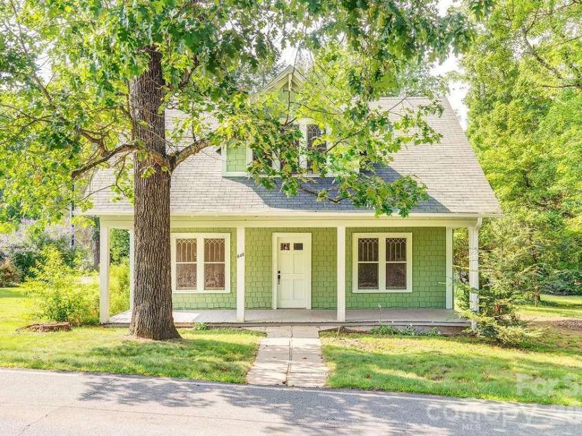 648 Lakeshore Drive, Asheville, NC 28804.  MLS# CAR4398903, YatesRealty ID 34433. 
