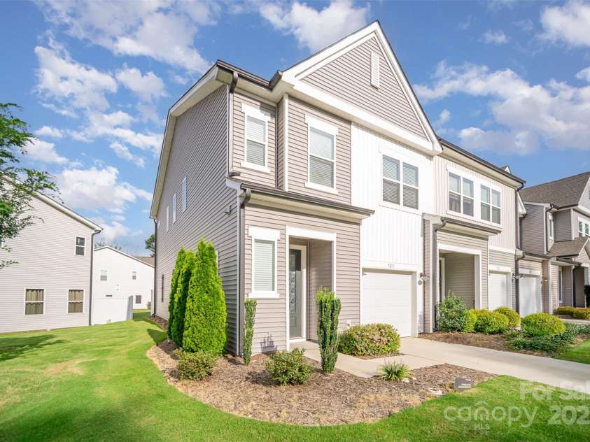 9213 Widden Way, Charlotte, NC 28269.  MLS# CAR4282562, YatesRealty ID 34433. 