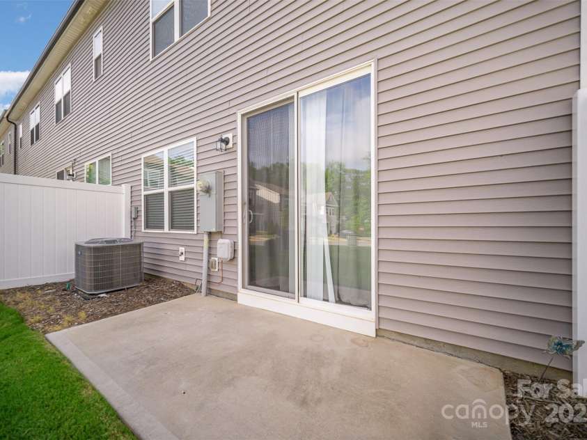 9213 Widden Way, Charlotte, NC 28269.  MLS# CAR4282562, YatesRealty ID 34433. 