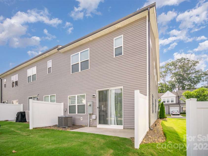 9213 Widden Way, Charlotte, NC 28269.  MLS# CAR4282562, YatesRealty ID 34433. 