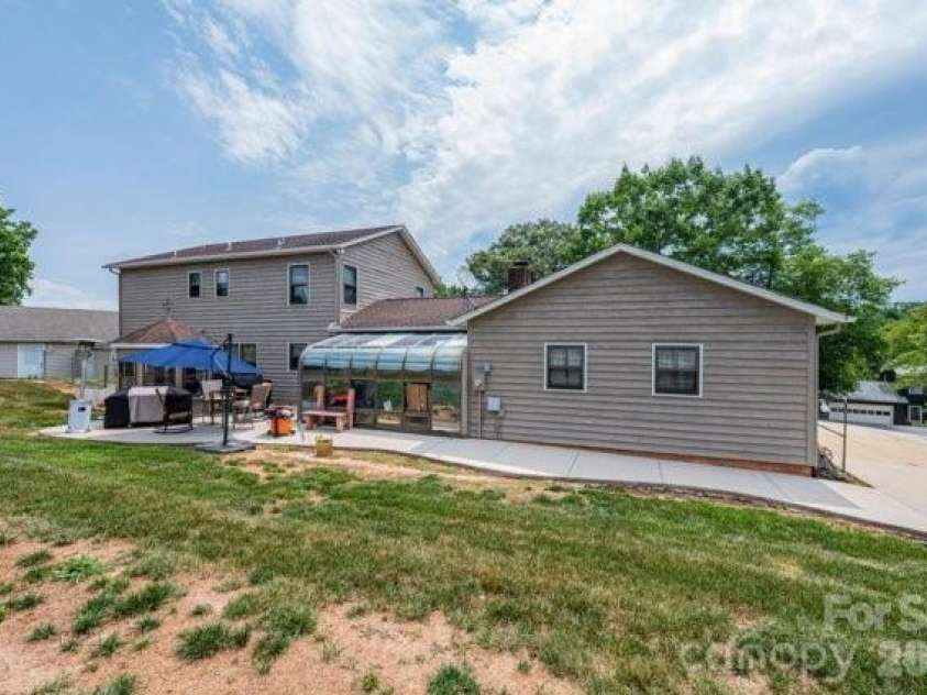 5976 Gold Creek Estate Drive, Hickory, NC 28601.  MLS# CAR4399217, YatesRealty ID 34435. 
