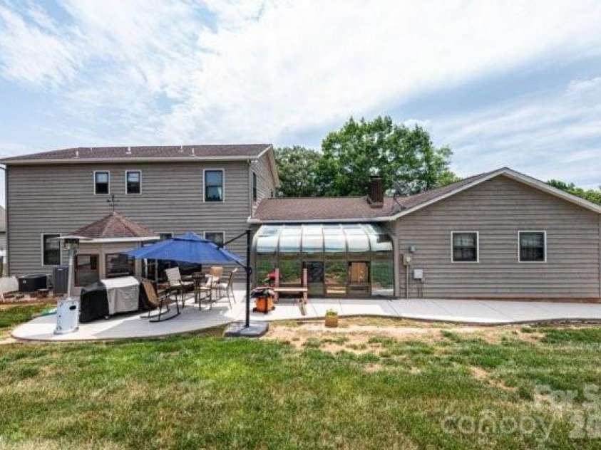 5976 Gold Creek Estate Drive, Hickory, NC 28601.  MLS# CAR4399217, YatesRealty ID 34435. 