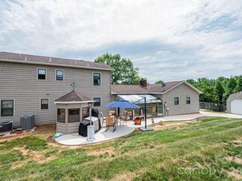 5976 Gold Creek Estate Drive, Hickory, NC 28601.  MLS# CAR4399217, YatesRealty ID 34435. 