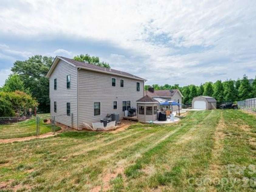 5976 Gold Creek Estate Drive, Hickory, NC 28601.  MLS# CAR4399217, YatesRealty ID 34435. 