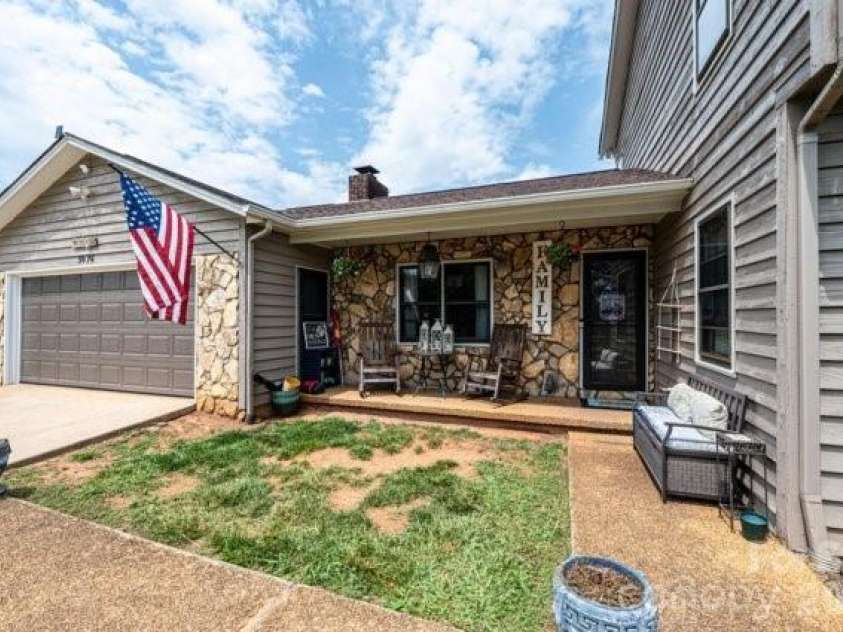 5976 Gold Creek Estate Drive, Hickory, NC 28601.  MLS# CAR4399217, YatesRealty ID 34435. 