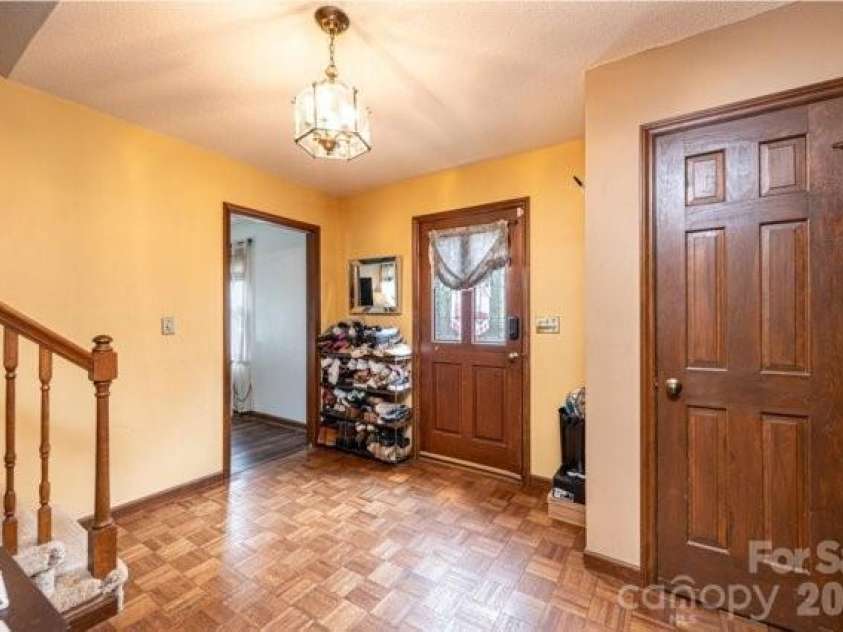 5976 Gold Creek Estate Drive, Hickory, NC 28601.  MLS# CAR4399217, YatesRealty ID 34435. 