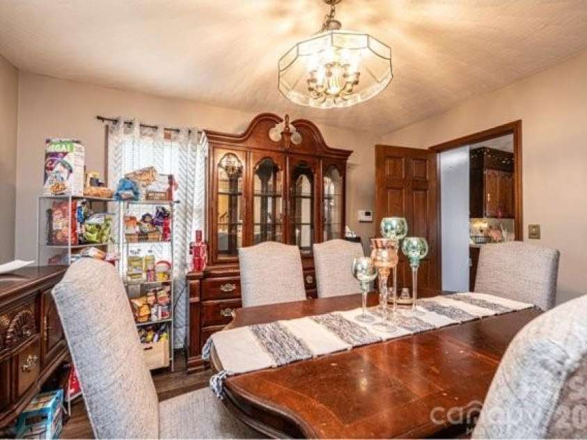 5976 Gold Creek Estate Drive, Hickory, NC 28601.  MLS# CAR4399217, YatesRealty ID 34435. 