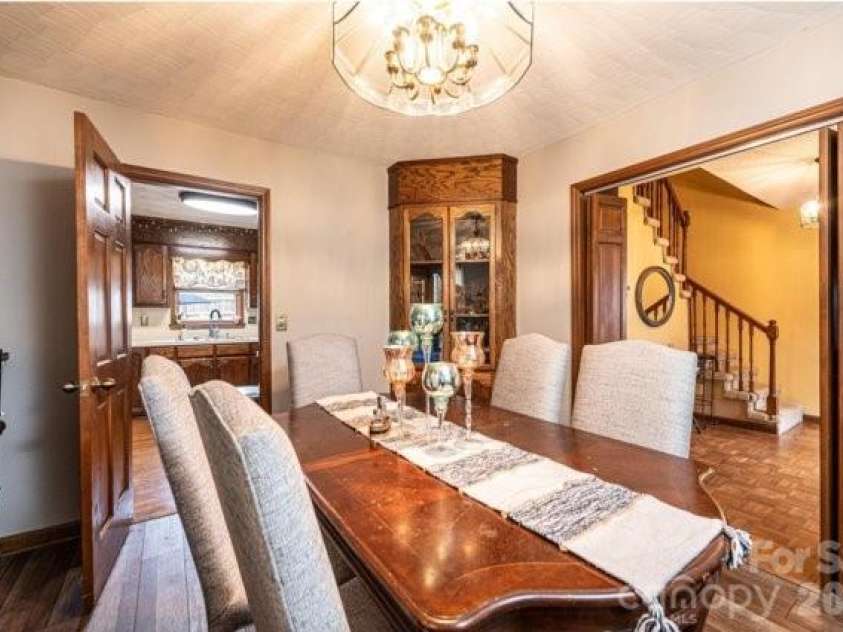 5976 Gold Creek Estate Drive, Hickory, NC 28601.  MLS# CAR4399217, YatesRealty ID 34435. 