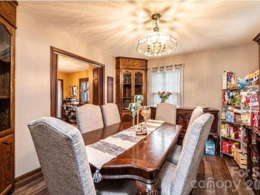 5976 Gold Creek Estate Drive, Hickory, NC 28601.  MLS# CAR4399217, YatesRealty ID 34435. 