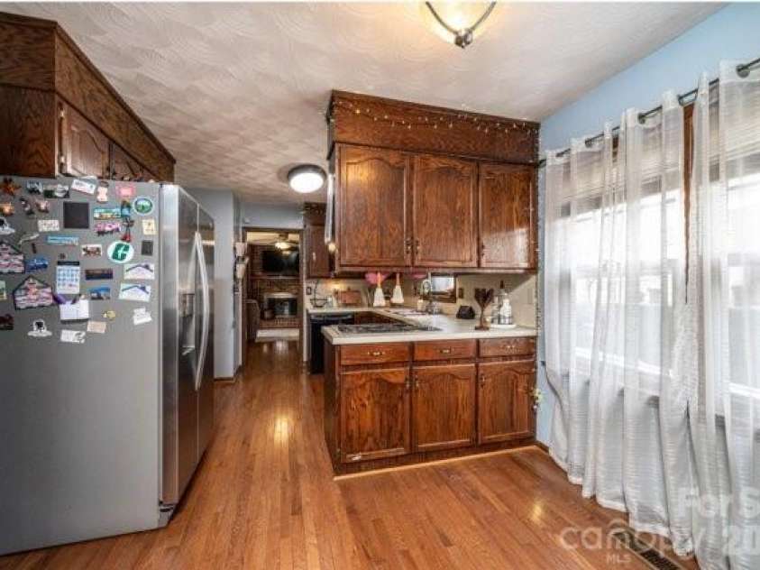 5976 Gold Creek Estate Drive, Hickory, NC 28601.  MLS# CAR4399217, YatesRealty ID 34435. 