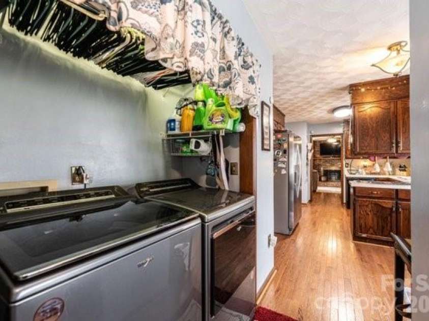 5976 Gold Creek Estate Drive, Hickory, NC 28601.  MLS# CAR4399217, YatesRealty ID 34435. 