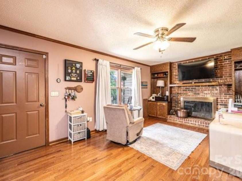 5976 Gold Creek Estate Drive, Hickory, NC 28601.  MLS# CAR4399217, YatesRealty ID 34435. 