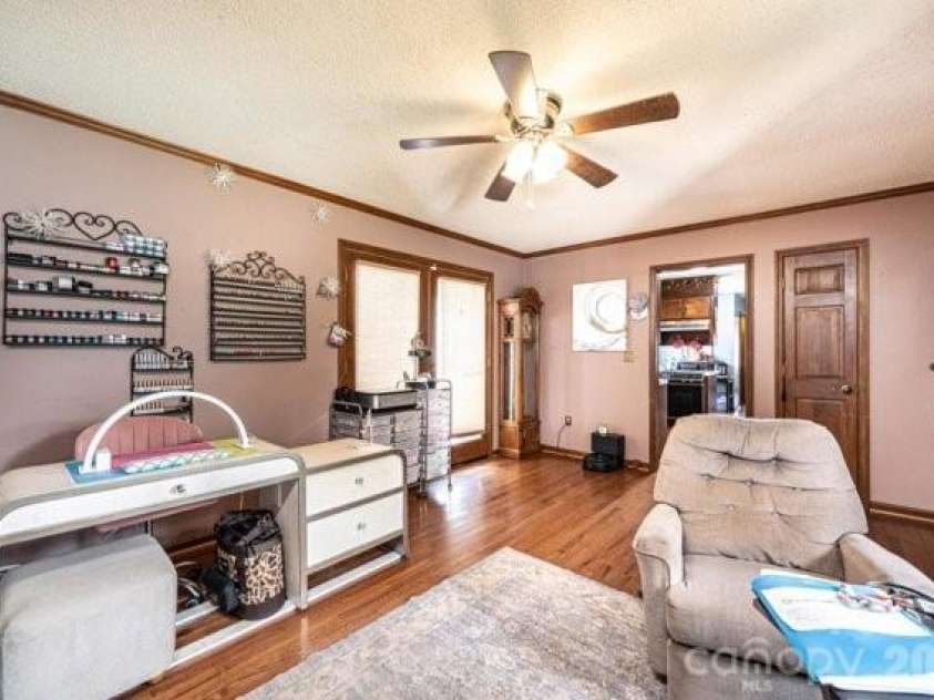 5976 Gold Creek Estate Drive, Hickory, NC 28601.  MLS# CAR4399217, YatesRealty ID 34435. 
