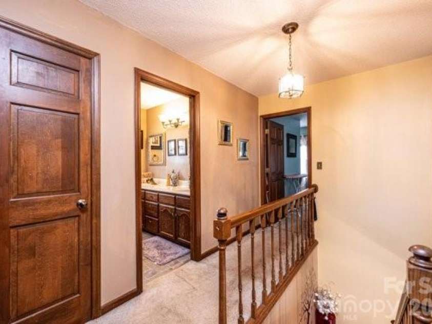 5976 Gold Creek Estate Drive, Hickory, NC 28601.  MLS# CAR4399217, YatesRealty ID 34435. 