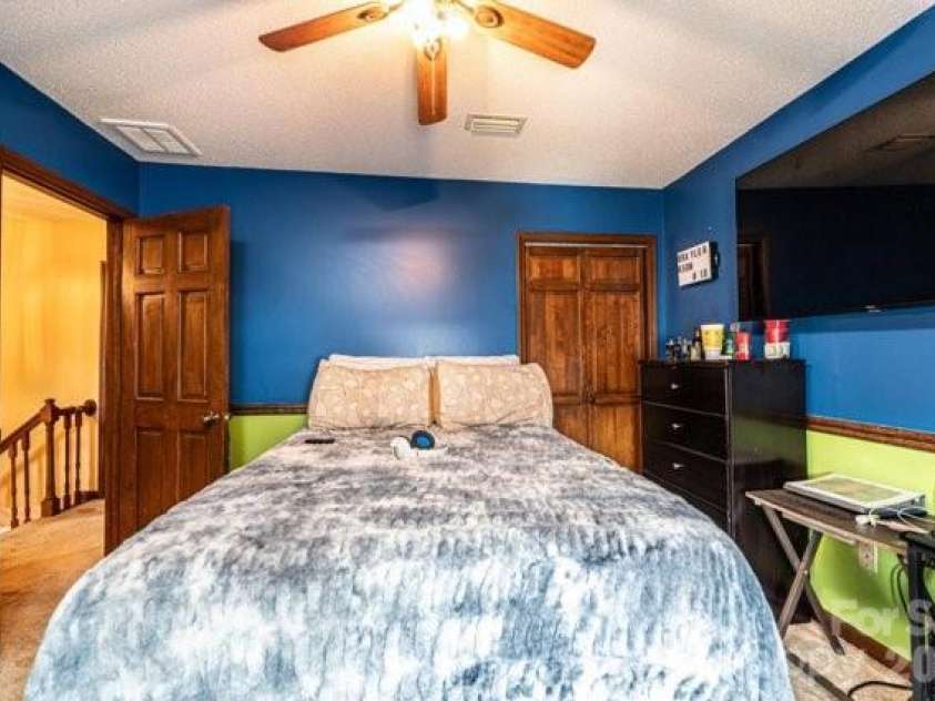 5976 Gold Creek Estate Drive, Hickory, NC 28601.  MLS# CAR4399217, YatesRealty ID 34435. 