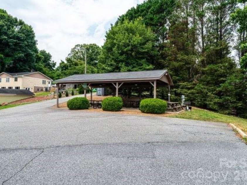 5976 Gold Creek Estate Drive, Hickory, NC 28601.  MLS# CAR4399217, YatesRealty ID 34435. 
