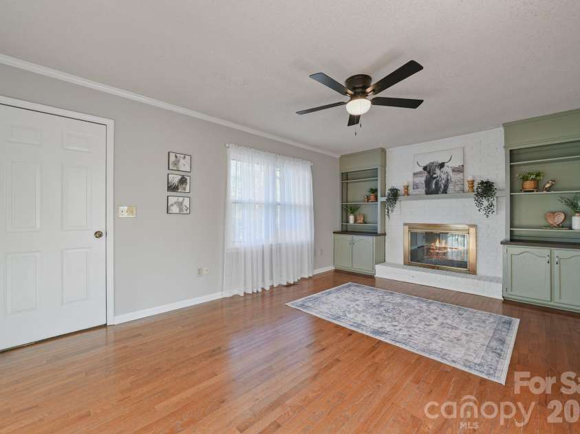 5976 Gold Creek Estate Drive, Hickory, NC 28601.  MLS# CAR4425606, YatesRealty ID 34435. 