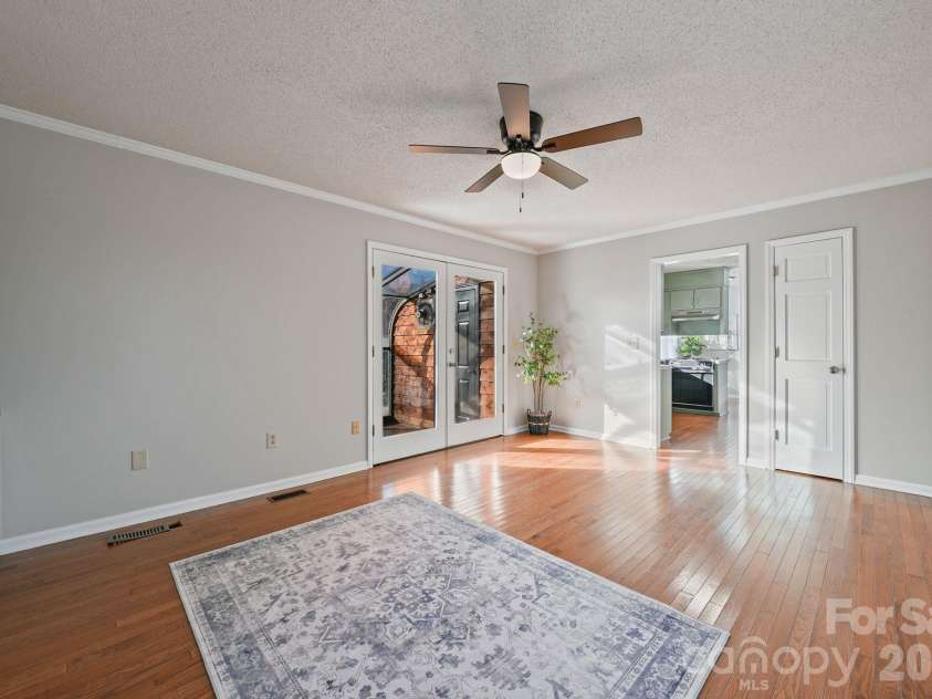 5976 Gold Creek Estate Drive, Hickory, NC 28601.  MLS# CAR4425606, YatesRealty ID 34435. 
