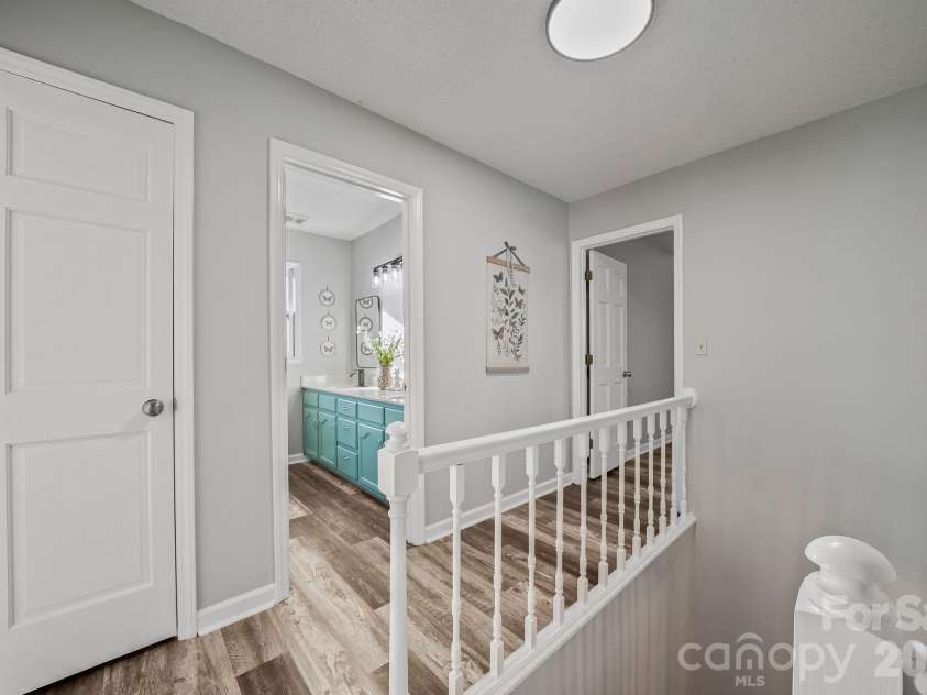 5976 Gold Creek Estate Drive, Hickory, NC 28601.  MLS# CAR4425606, YatesRealty ID 34435. 